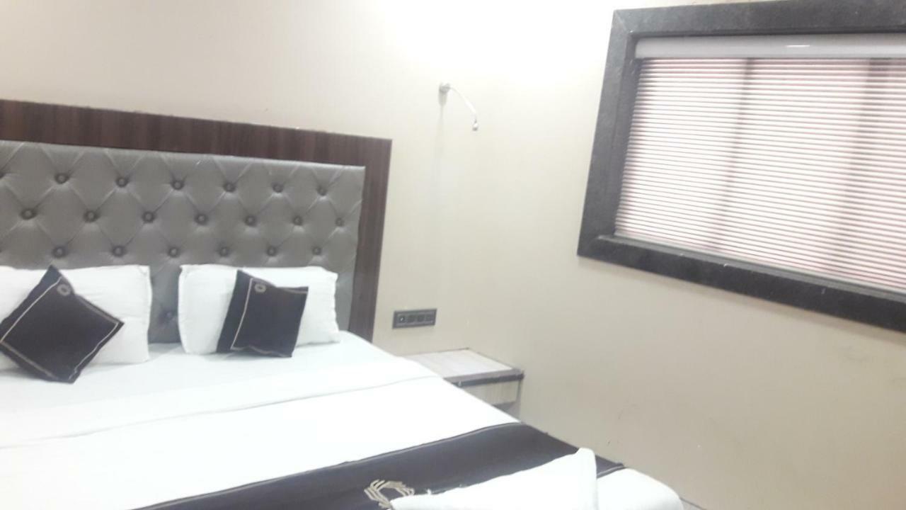 Shine Hospitality Hotel Bombay Exterior foto