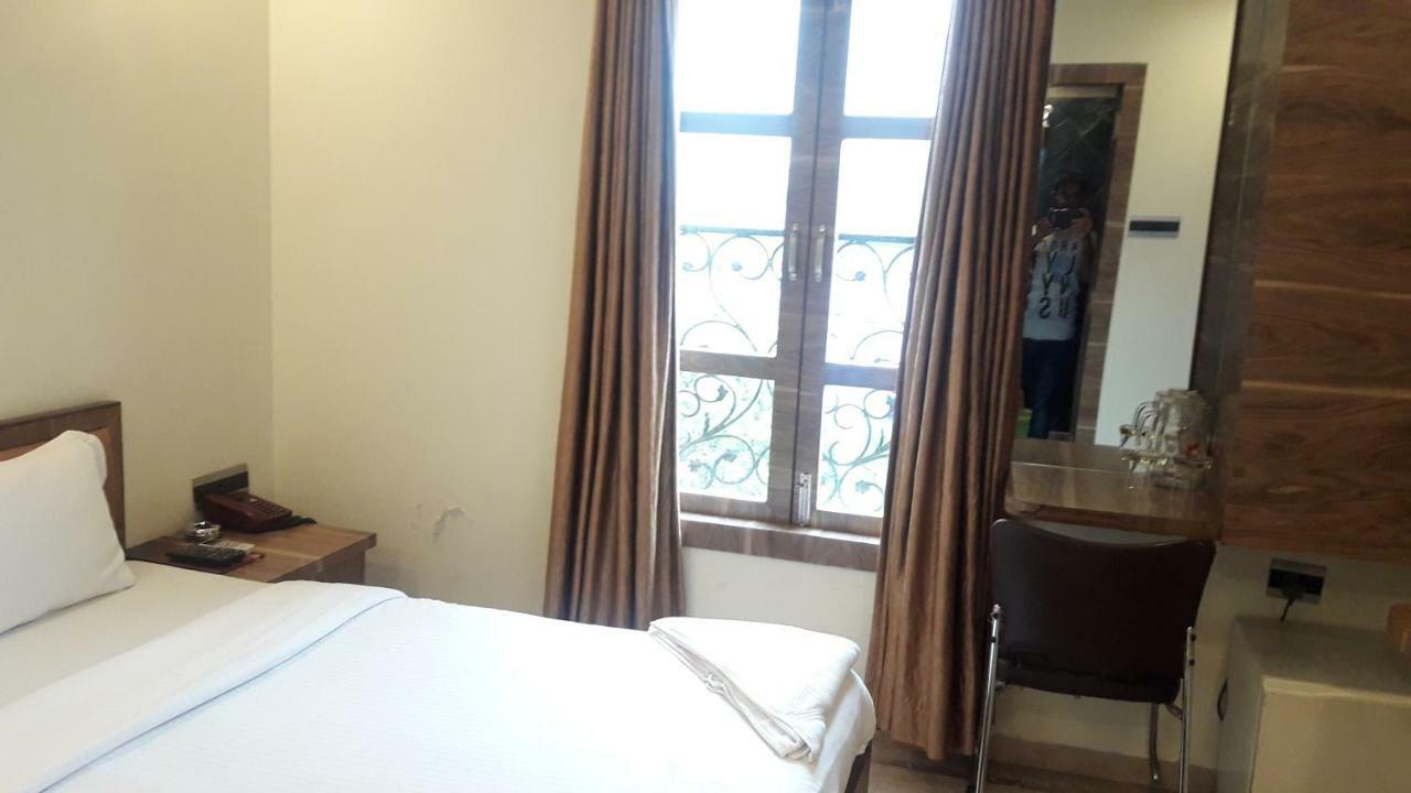 Shine Hospitality Hotel Bombay Exterior foto